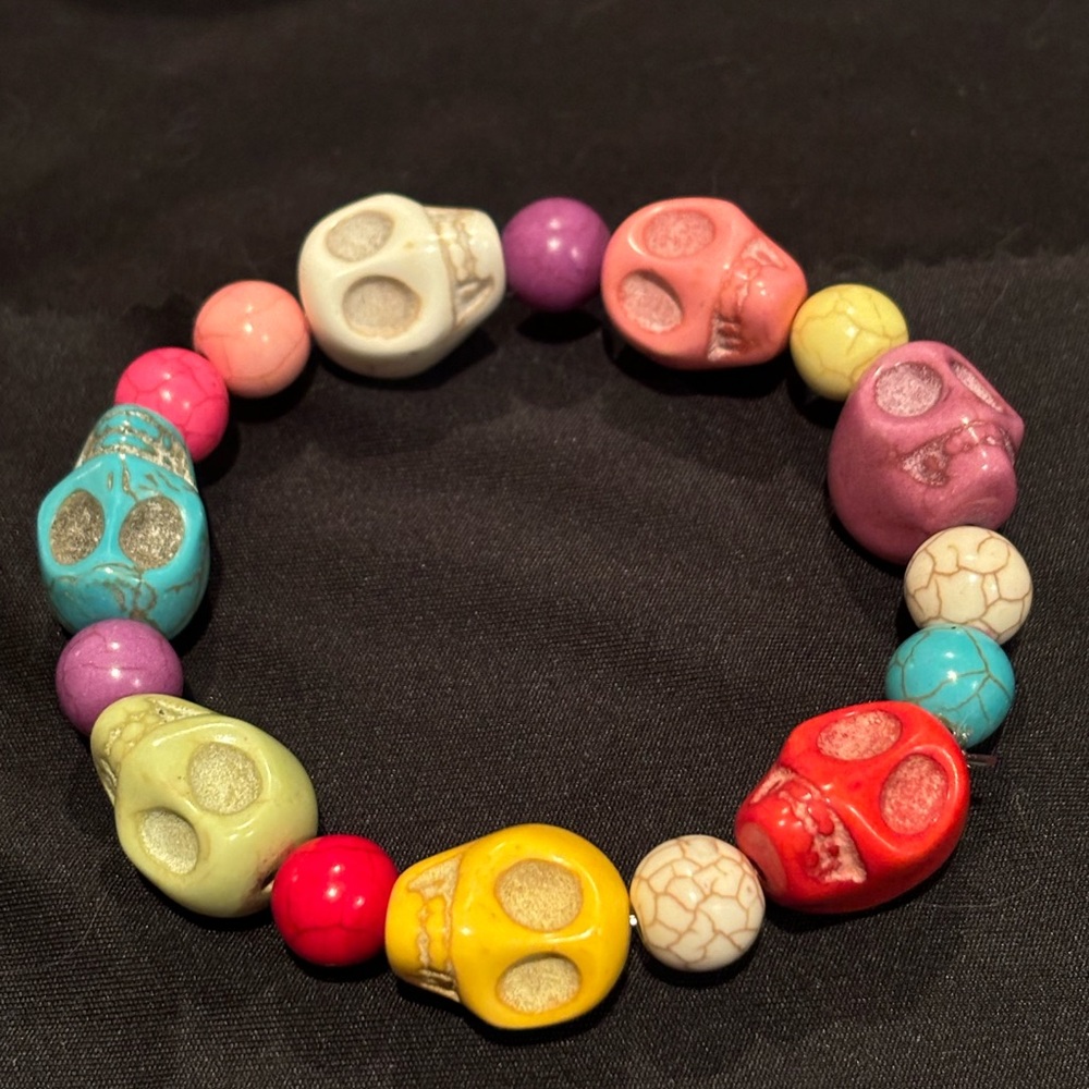 Handstrung Dyed Howlite Stones Bracelet/NWOT